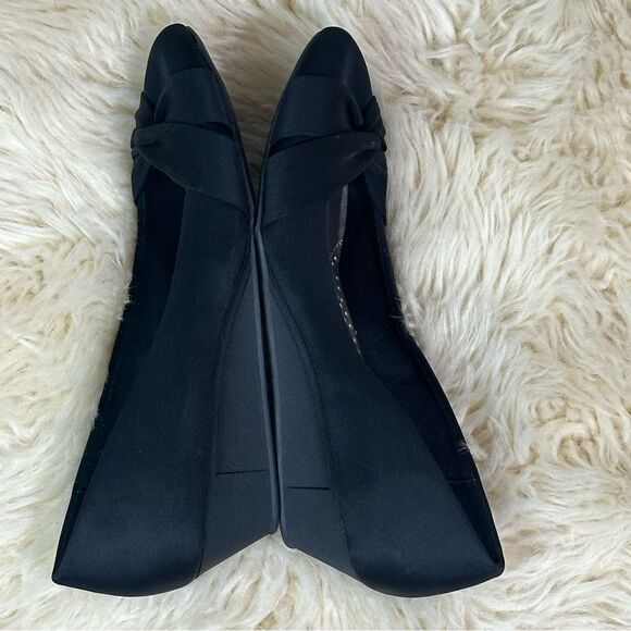 Bandolino Black Flats with Bow Detail - Picture 4 of 9